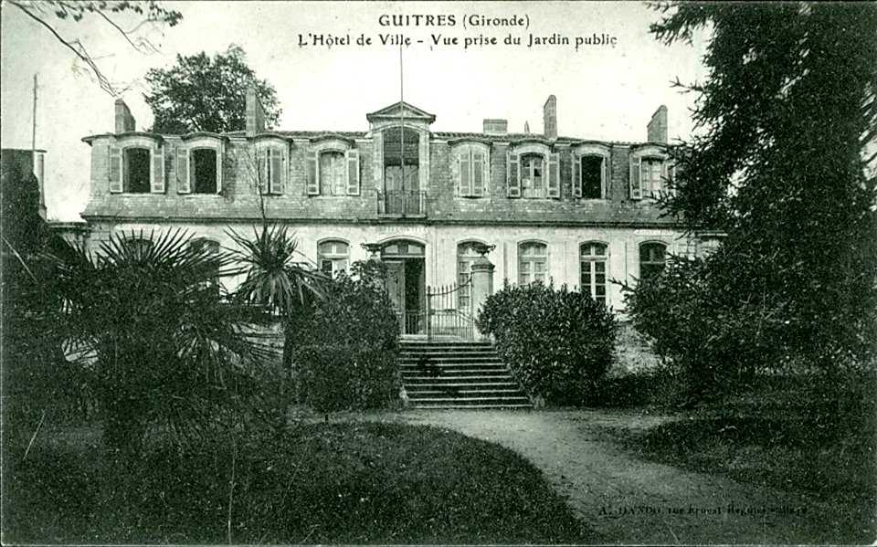 Guîtres - Hôtel de ville 1