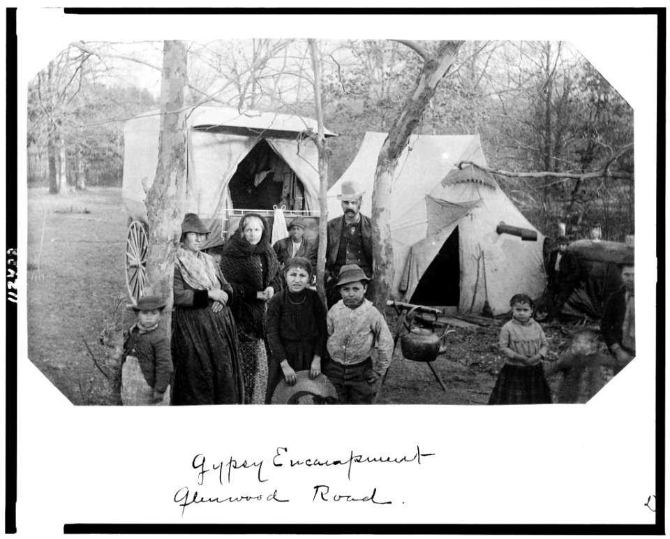 Gypsy encampment Glenwood Road LCCN95501627