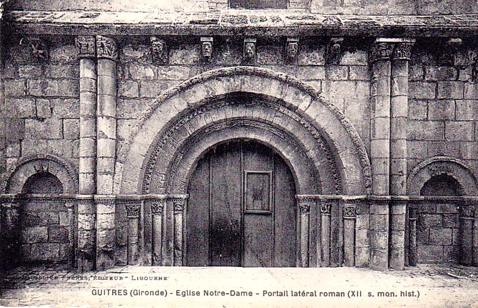 Guîtres - église portail 1