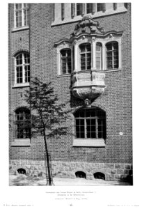 Gymnasium zum Grauen Kloster in Berlin Erkerpartie an der Klosterstrasse 73