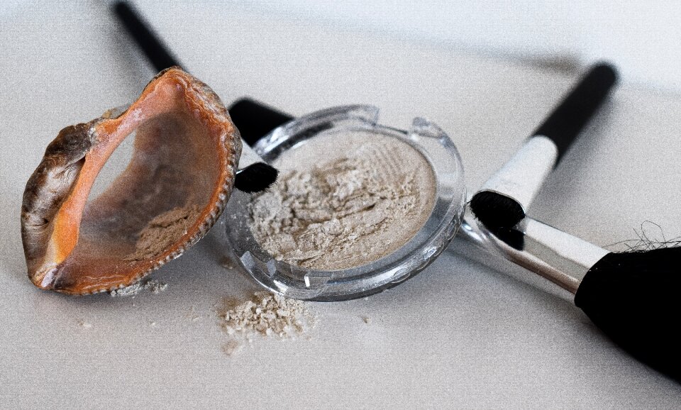 Shadows powder round
