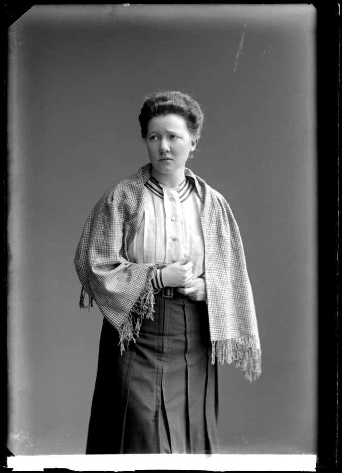 Göta Klintberg in En kvinnostrid at Södra teatern 1905 - SMV - GK049
