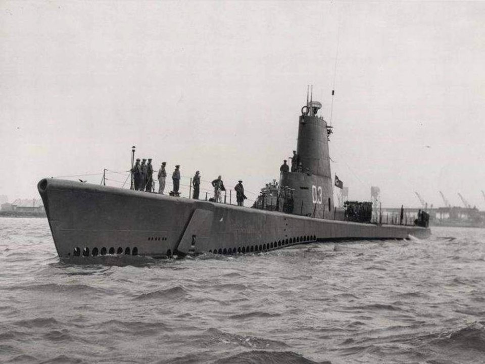 Gür (D-3) off the Philadelphia Navy Yard 3