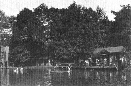 H Bauer - Badschüssel mit Umkleidehäuschen (um 1900 TSiW070)