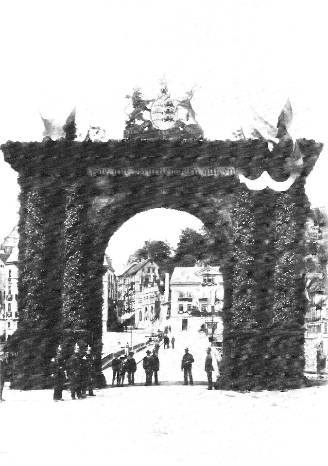 H Bauer - Triumphbogen mit der Mühlstraße 1892 (HBTB37)