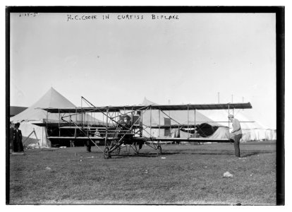 H.C. Cooke in Curtis biplane LCCN2014688751