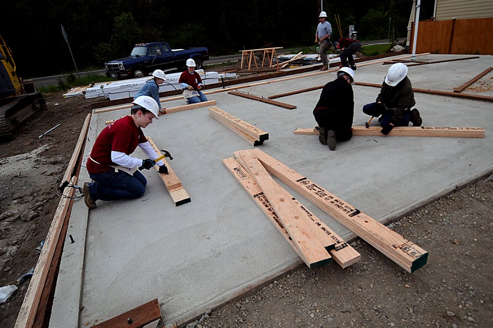 Habitat for Humanity Women's Build Week project 130508-N-DX364-072