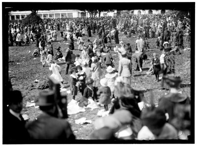 EASTER EGG ROLLING, WHITE HOUSE LCCN2016865356