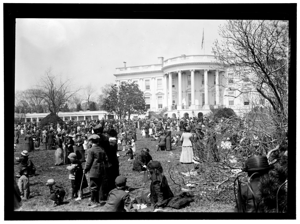EASTER EGG ROLLING, WHITE HOUSE LCCN2016865357