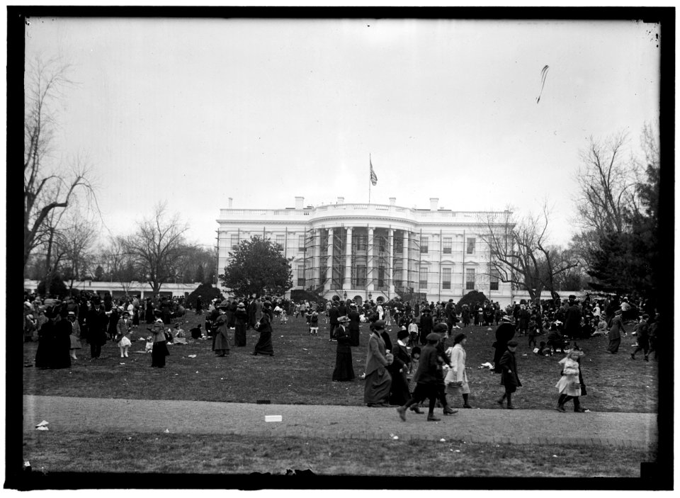EASTER EGG ROLLING; WHITE HOUSE LCCN2016866254