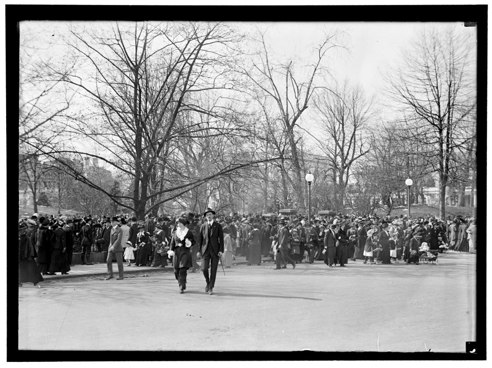 EASTER EGG ROLLING, WHITE HOUSE LCCN2016865363