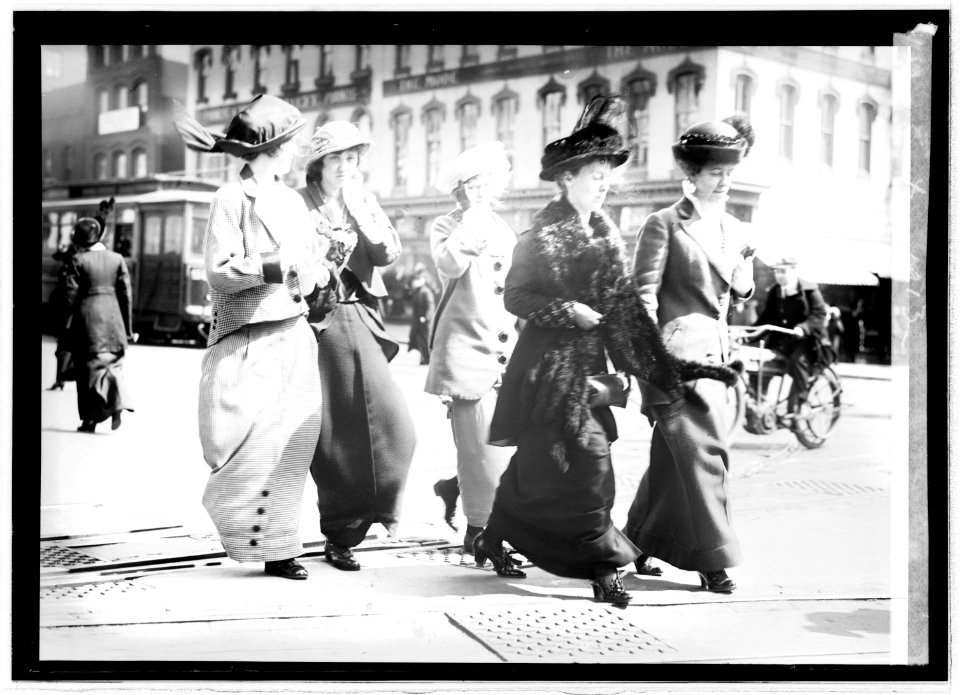 Easter, 1913 LCCN2016844670