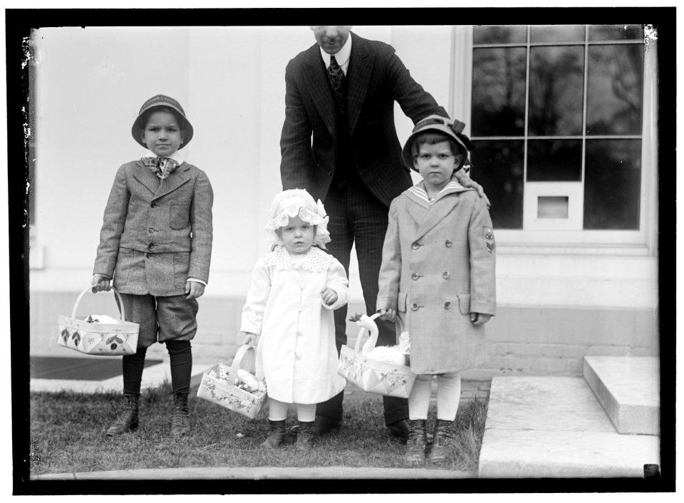 EASTER. CHILDREN OF RODIER, WHITE HOUSE TELEGRAPH OPERATOR, READY FOR EGG ROLLING LCCN2016866505