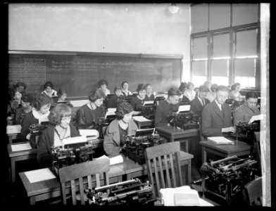 Eastern High, Typewriting class, (Washington, D.C.) LCCN2016824250