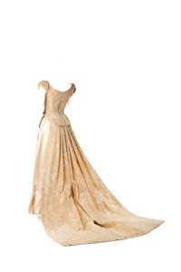 Ebba von Eckermanns brudutstyrsel bestående av klänning med underkjol, långärmat liv - Hallwylska museet - 89320 photo