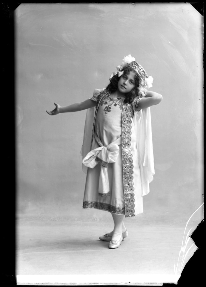 Ebon Strandin in Den glada änkan som varietédiva at Djurgårdsteatern 1907 - SMV - NS082