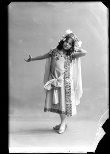 Ebon Strandin in Den glada änkan som varietédiva at Djurgårdsteatern 1907 - SMV - NS082