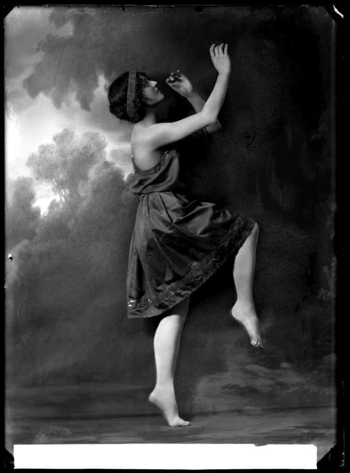 Ebon Strandin in Plastiska danser at Kungliga Operan 1913 - SMV - NS162