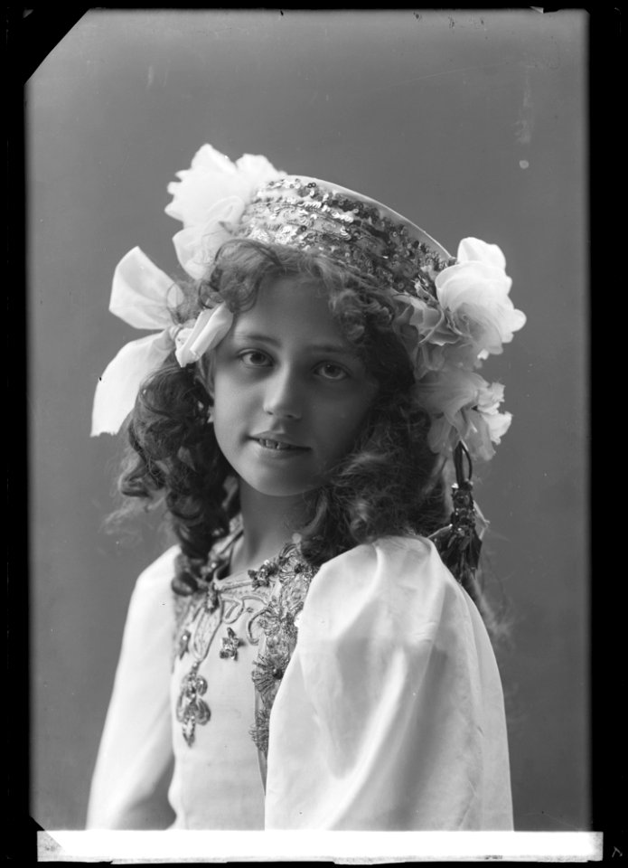 Ebon Strandin in Den glada änkan som varietédiva at Djurgårdsteatern 1907 - SMV - NS083