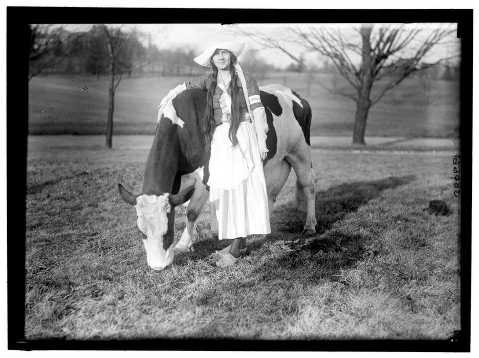 ECKLES, VIRGINIA. IN DUTCH DAIRY-MAID COSTUME, WITH COW LCCN2016869764
