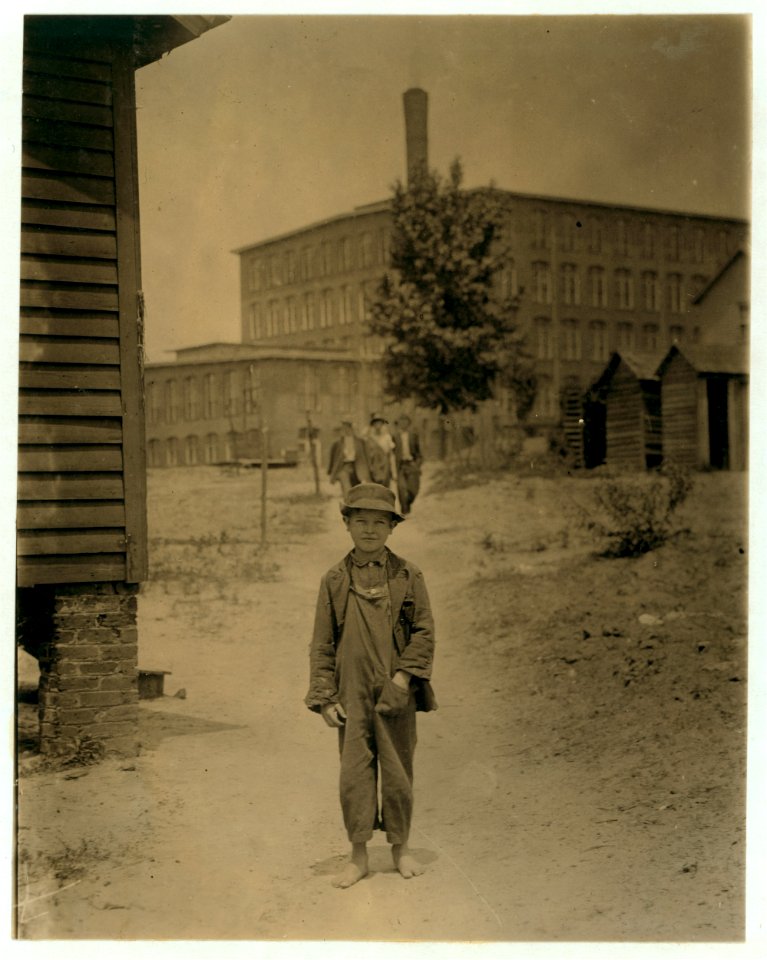 Eddie Norton sweeping in Saxon Mill (See label 2976). LOC nclc.02571