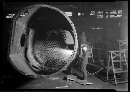 Eddystone, Pennsylvania - Railroad parts. Baldwin Locomotive Works. (Man at work.) - NARA - 518731