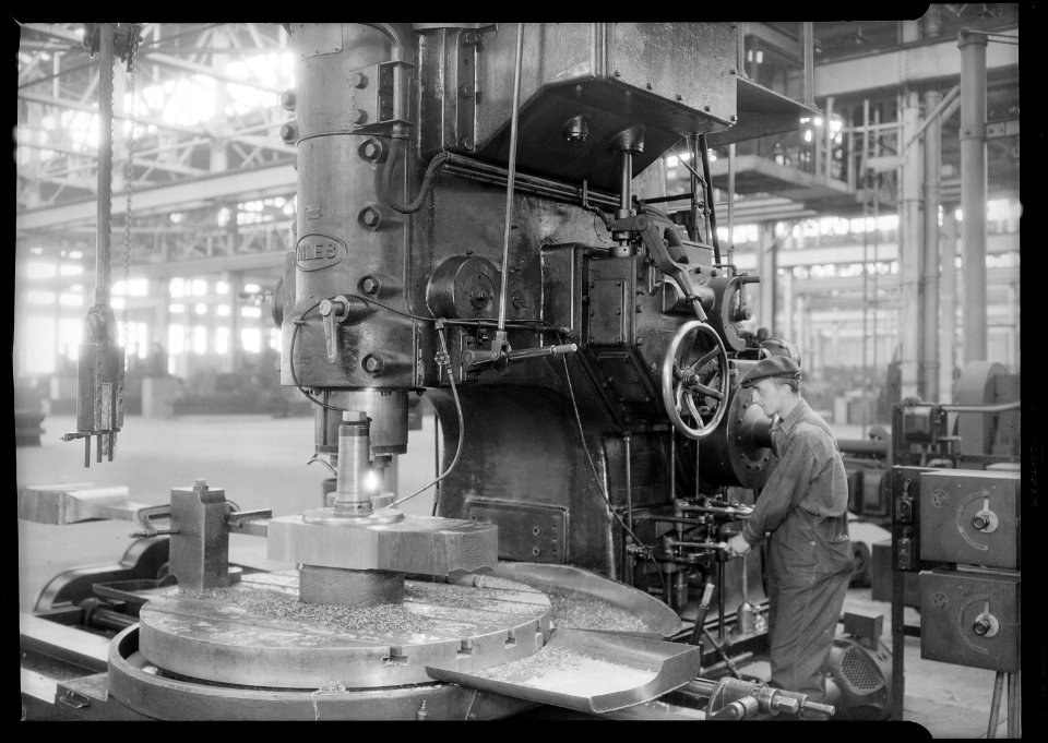 Eddystone, Pennsylvania - Railroad parts. Baldwin Locomotive Works. (Man working at machine.) - NARA - 518736