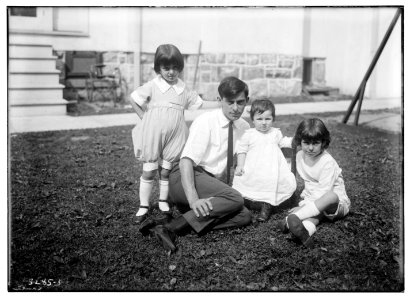 Eddie) Cantor (family LCCN2014711333