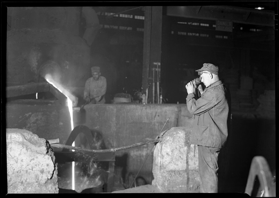 Eddystone, Pennsylvania - Railroad parts. Baldwin Locomotive Works. In the foundry. Taking temperature of the melted... - NARA - 518709