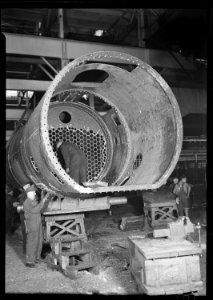 Eddystone, Pennsylvania - Railroad parts. Baldwin Locomotive Works. (Man at work.) - NARA - 518730