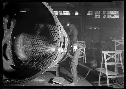 Eddystone, Pennsylvania - Railroad parts. Baldwin Locomotive Works. (Man at work.) - NARA - 518732