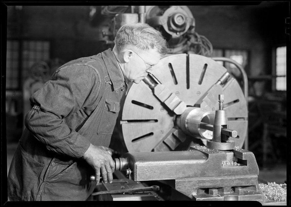 Eddystone, Pennsylvania - Railroad parts. Baldwin Locomotive Works. Tool-builder planing for a taper shoe on a steam... - NARA - 518725