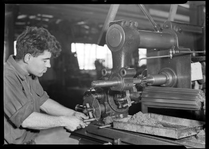 Eddystone, Pennsylvania - Railroad parts. Baldwin Locomotive Works. Toolmaker milling flukes in a taper reamer. - NARA - 518723