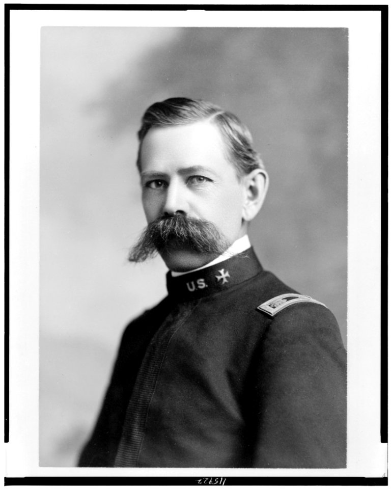 Edgar A. Mearns, head-and-shoulders portrait, wearing uniform, facing front) - Haynes LCCN96502367