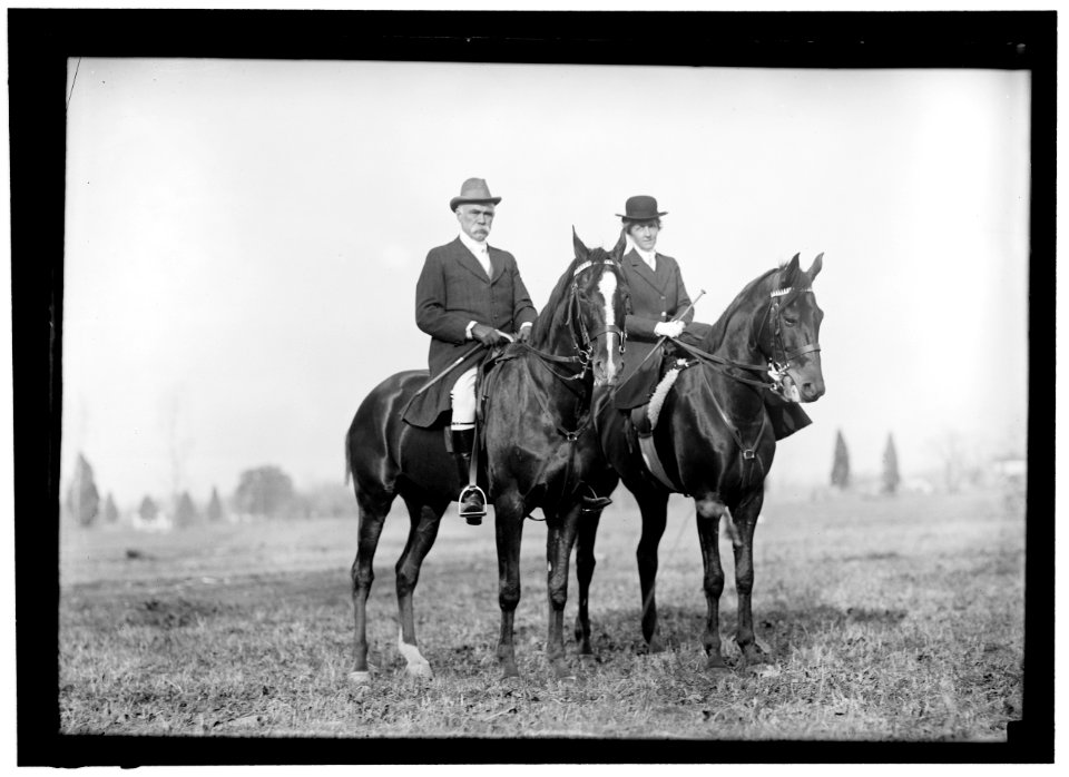 EDGEWOOD HUNT. COLONEL THOMPSON; MRS. W.S. BOWEN LCCN2016864156