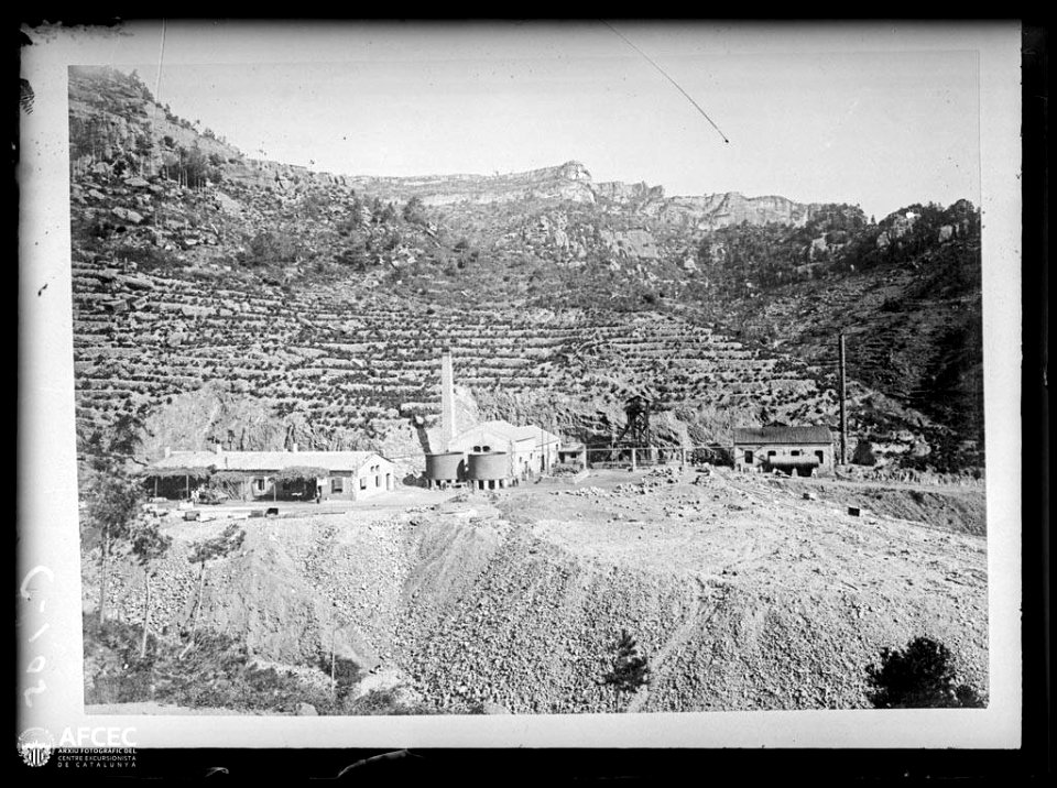 Edificis per als pous per fer un túnel a Argentona