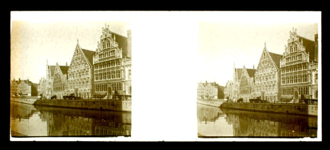 Edificis i canal d’una ciutat flamenca