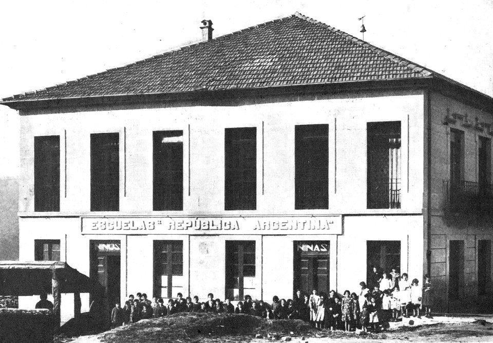 Edificio do concello, xulgado e escolas de Cortegada inaugurado en 1936