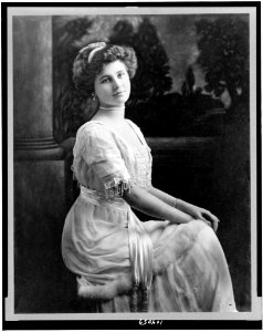 Edith Gracie, three-quarter length portrait, seated, facing slightly right LCCN91787181