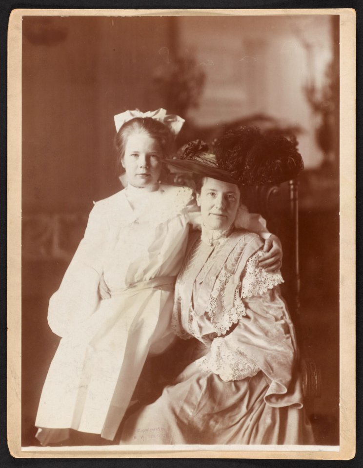 Edith Kermit Carow Roosevelt, seated, three-quarter length, facing right, and Ethel Roosevelt with arm around her shoulders LCCN89707315