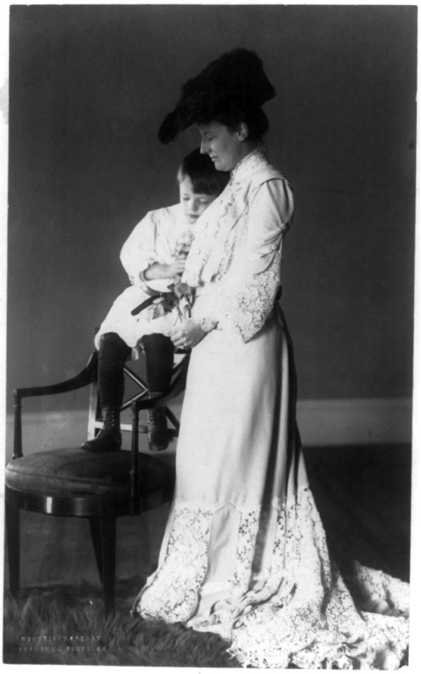 Edith Kermit Roosevelt with Quentin, 1902 LCCN2001704097