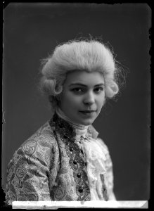 Edith Wallén in the revue Här ska valsas at Folkteatern 1911 - SMV - GV041