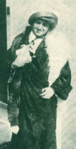 EdithRosenbaumWithPig-1912