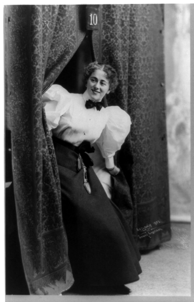 Edna Wallace Hopper, full-length portrait, seated on edge of berth in train, facing left LCCN91481419