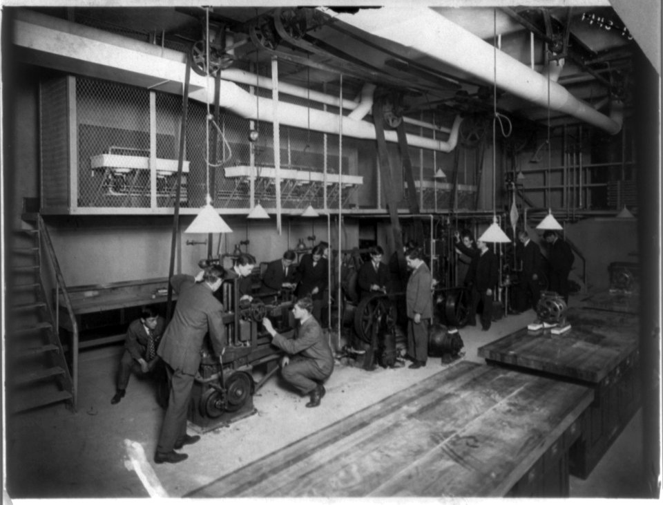Education and School Children - Stuyvesant High School, Laboratory of Applied Mechanics and Electricity, New York City LCCN2002712819