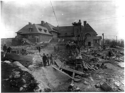 Edward Henry Harriman's new country place at Arden, N.Y. - looking south, with construction going on in foreground LCCN2005689381