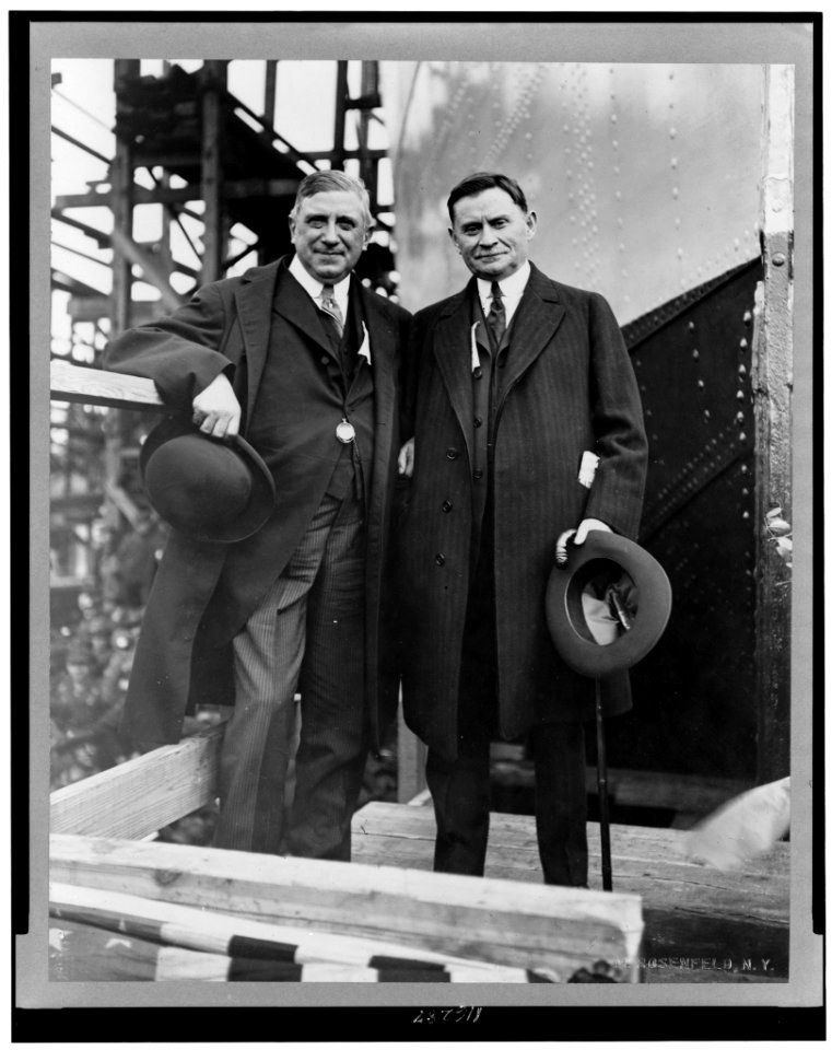 Edward N. Hurley, full-length portrait, standing with Charles M. Schwab) - M. Rosenfeld, N.Y LCCN96509967