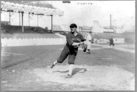 Edward Victor Cicotte, baseball player for Chicago White Sox throwing ball LCCN89714222