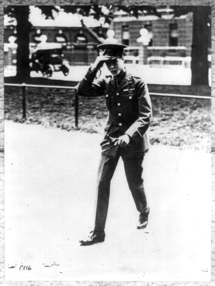 Edward VIII, King of Great Britain and Ireland, 1894- ; The 20-year old Prince of Wales leaving Buckingham Palace, London, to join his Grenadier Guards with whom he has gone to the Front. LCCN2006685922