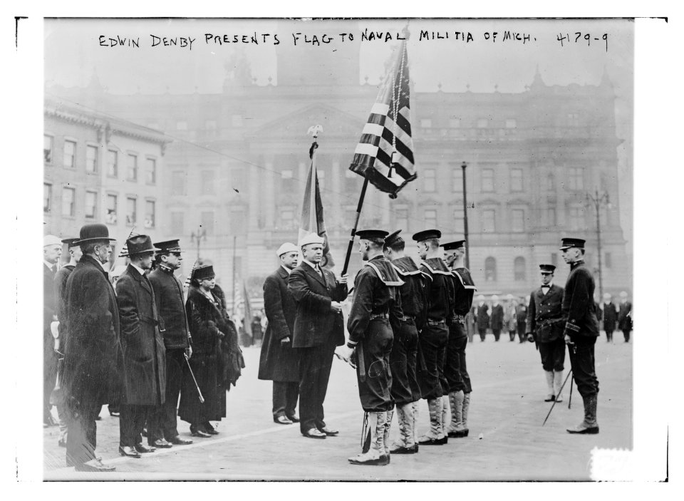 Edwin Denby presents flag to naval militia of Mich. LCCN2014704359